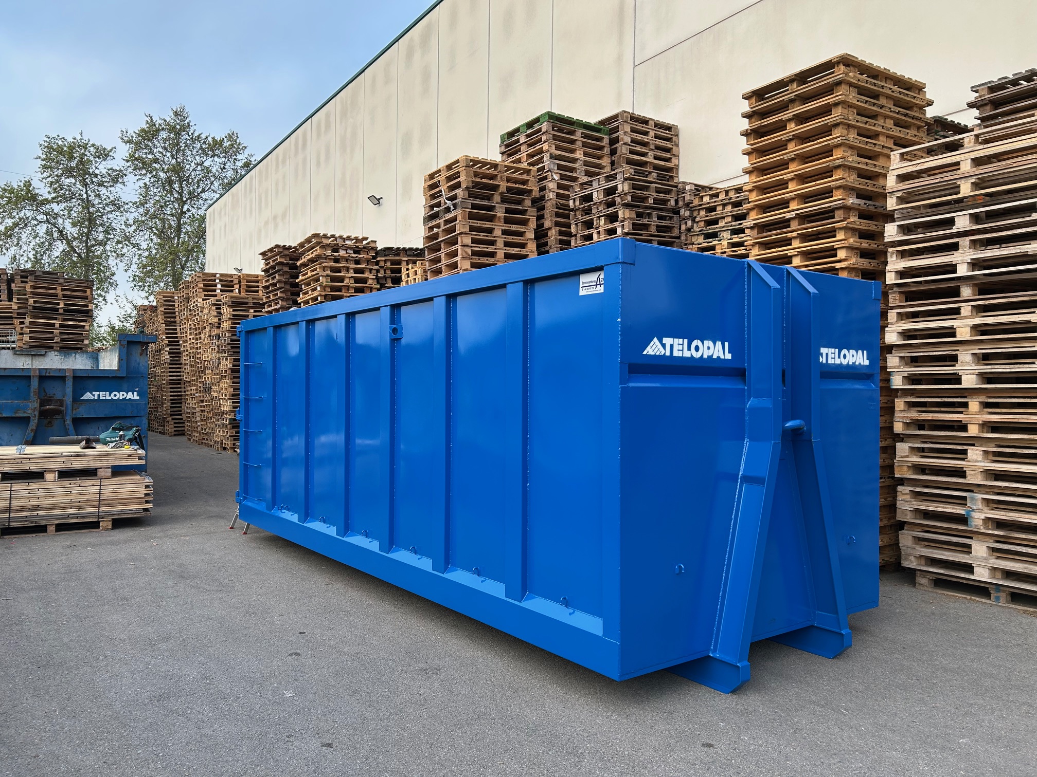 Contenedor con retales